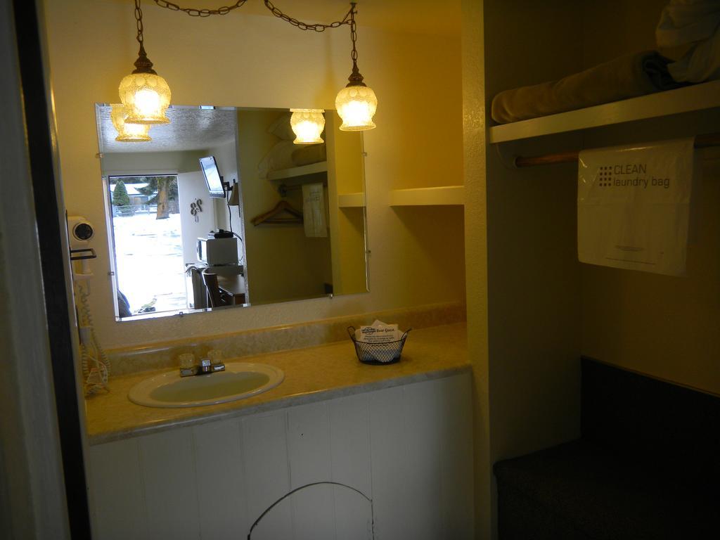 Falls Motel Thompson Falls Extérieur photo
