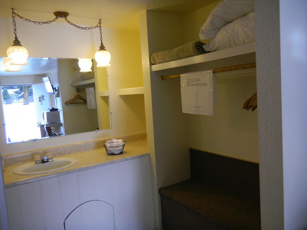 Falls Motel Thompson Falls Chambre photo