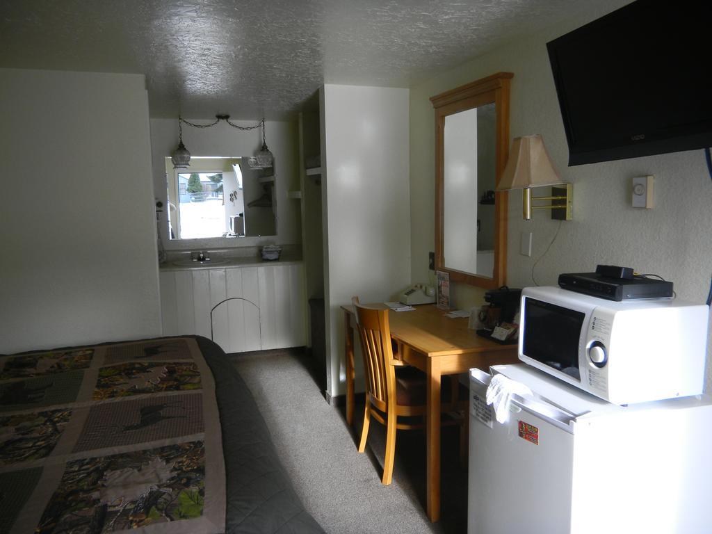 Falls Motel Thompson Falls Extérieur photo