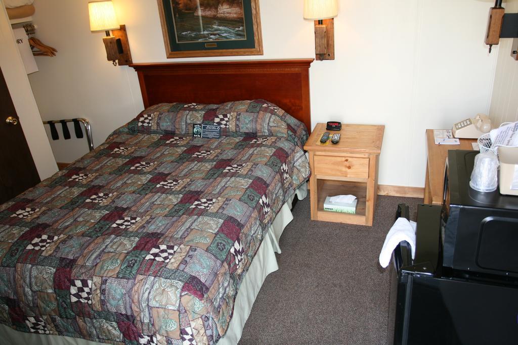 Falls Motel Thompson Falls Extérieur photo
