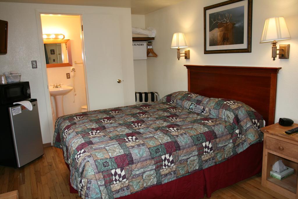 Falls Motel Thompson Falls Extérieur photo