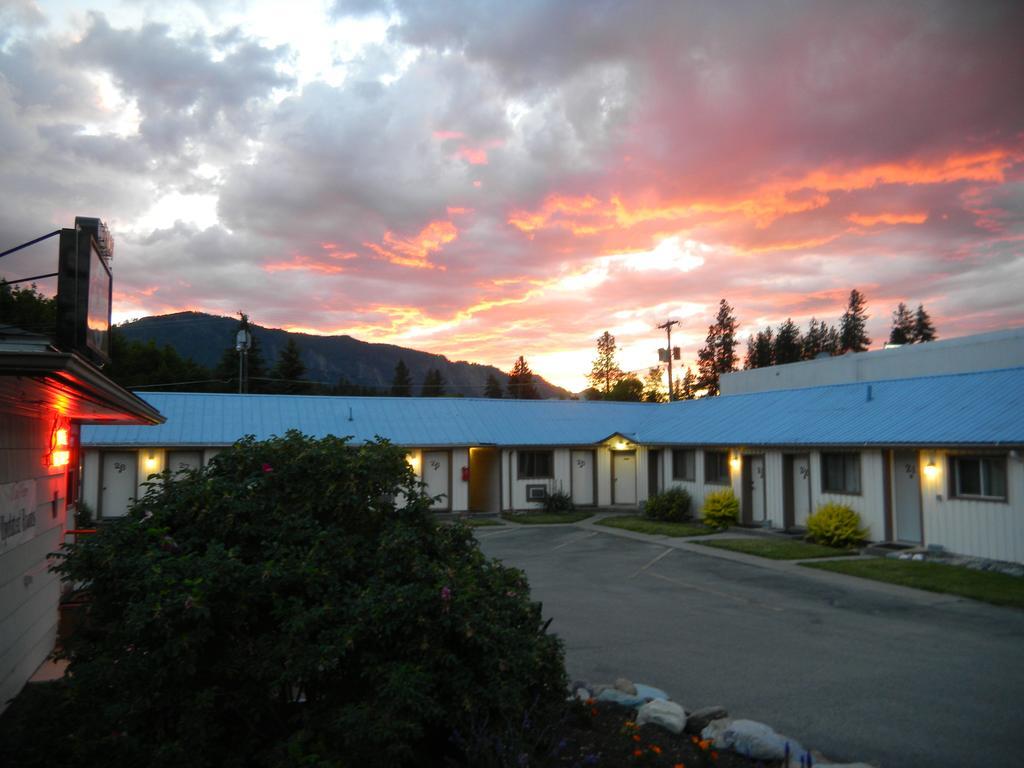 Falls Motel Thompson Falls Extérieur photo