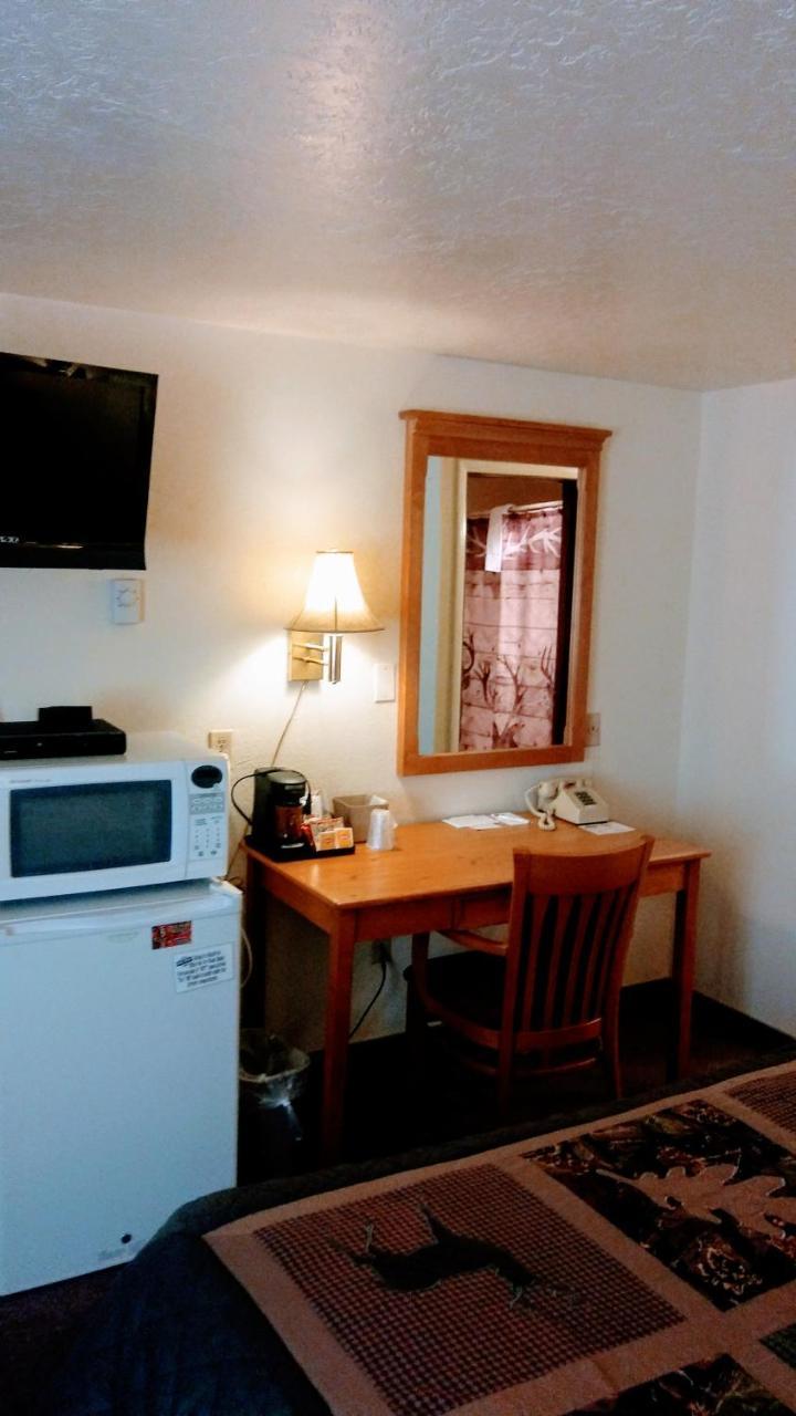 Falls Motel Thompson Falls Extérieur photo