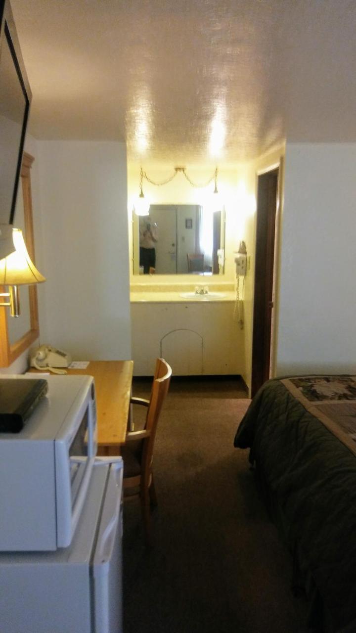 Falls Motel Thompson Falls Extérieur photo